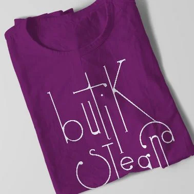 Koszulka z białym nadrukiem Butik Stegna